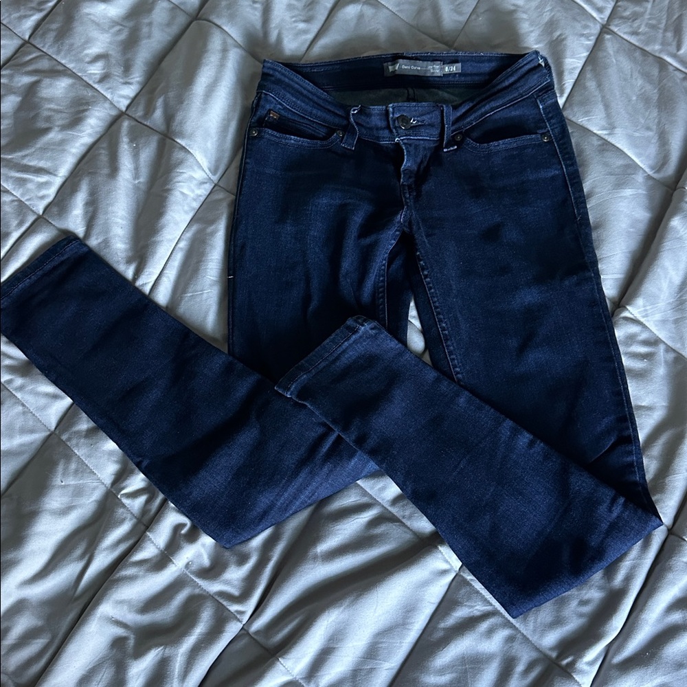 Levi’s Dark blue, low-rise skinny in Demi-curve, Size 0/24.